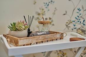 The Queenslander Raglan