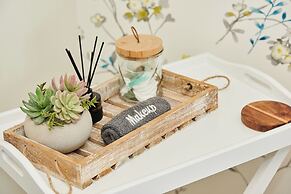 The Queenslander Raglan