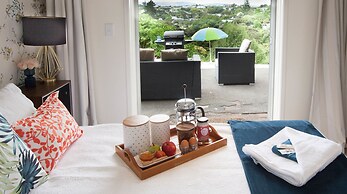 The Queenslander Raglan