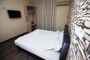 Natol Homestay - LA Tabuan Jaya