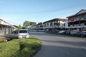 Natol Homestay - LA Tabuan Jaya