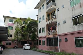 Natol Homestay - Kuching Home Penthouse Airport Road