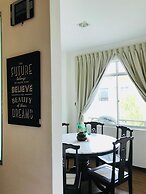 Natol Homestay - Kuching Home Penthouse Airport Road