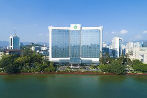 Fuzhou Lakeside Hotel