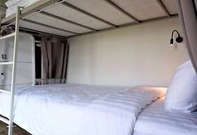 Bedspread Hostel - Adults Only