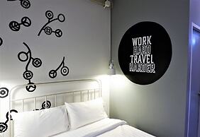 Bedspread Hostel - Adults Only