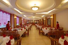 YangShuo New Century Hotel