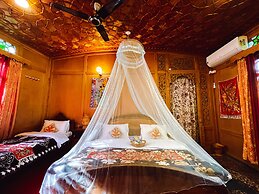 Gemini Group Of Houseboats