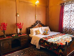 Gemini Group Of Houseboats