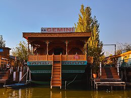 Gemini Group Of Houseboats