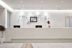 Costa Grand Resort & Spa