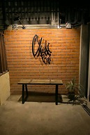 Chedi View Hostel & Rooftop Bar