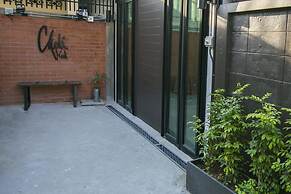 Chedi View Hostel & Rooftop Bar