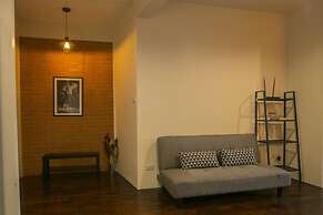 Chedi View Hostel & Rooftop Bar