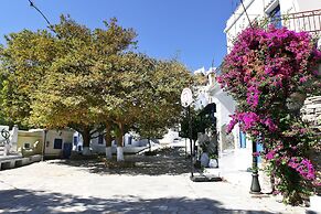 Tinos E Houses