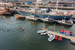 Canary Wharf Luxury River view apartment