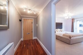 Canary Wharf Luxury River view apartment