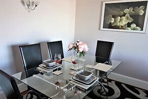 Canary Wharf Luxury River view apartment