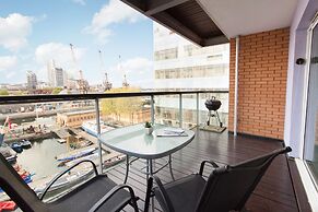 Canary Wharf Luxury River view apartment