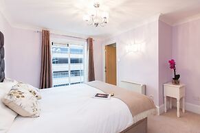 Canary Wharf Luxury River view apartment