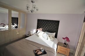 Canary Wharf Luxury River view apartment