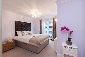 Canary Wharf Luxury River view apartment