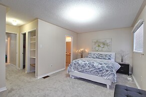 Pelicanstay in Churchill Meadows