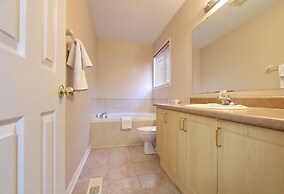 Pelicanstay in Churchill Meadows