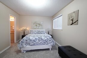 Pelicanstay in Churchill Meadows