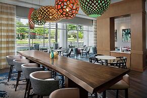 Hampton Inn & Suites Teaneck Glenpointe