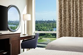 Hampton Inn & Suites Teaneck Glenpointe