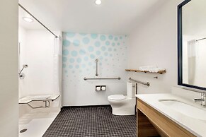 Tru by Hilton Wichita Northeast