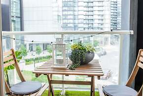 QuickStay - Premium 2-Bedroom with CN Tower & Lake Views