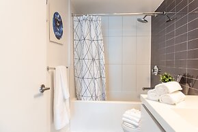QuickStay - Premium 2-Bedroom with CN Tower & Lake Views