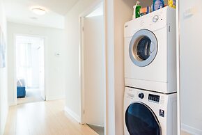 QuickStay - Premium 2-Bedroom with CN Tower & Lake Views