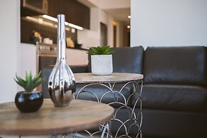 QuickStay - Premium 2-Bedroom with CN Tower & Lake Views