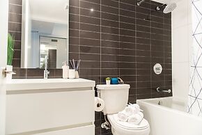 QuickStay - Premium 2-Bedroom with CN Tower & Lake Views