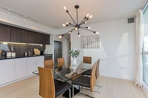 QuickStay - Premium 2-Bedroom with CN Tower & Lake Views