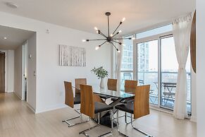 QuickStay - Premium 2-Bedroom with CN Tower & Lake Views
