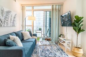 QuickStay - Premium 2-Bedroom with CN Tower & Lake Views