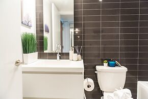 QuickStay - Premium 2-Bedroom with CN Tower & Lake Views