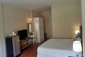 Palazzo Pavone Gallery & Resort