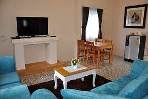 Palazzo Pavone Gallery & Resort