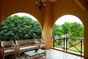 Palazzo Pavone Gallery & Resort