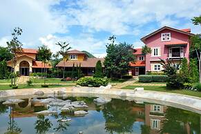 Palazzo Pavone Gallery & Resort