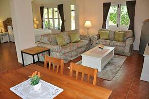 Palazzo Pavone Gallery & Resort