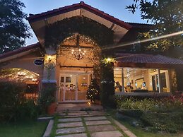 Palazzo Pavone Gallery & Resort