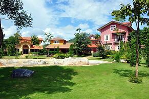 Palazzo Pavone Gallery & Resort