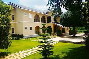 Palazzo Pavone Gallery & Resort