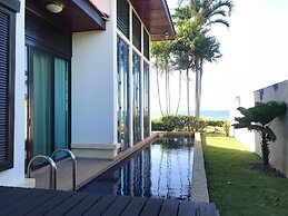 Sunset Seaview Beach Villas & Spa Suites at Nexus Karambunai